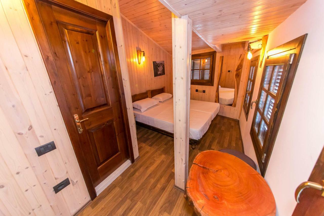 Heraklis Hotel Берат Екстериор снимка