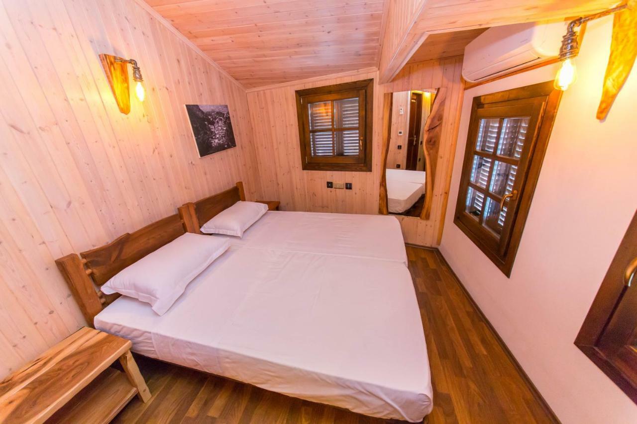 Heraklis Hotel Берат Екстериор снимка