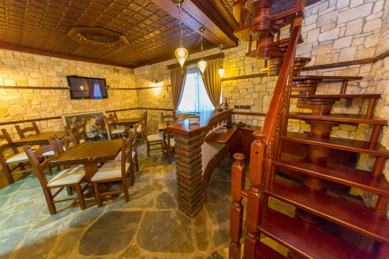 Heraklis Hotel Берат Екстериор снимка